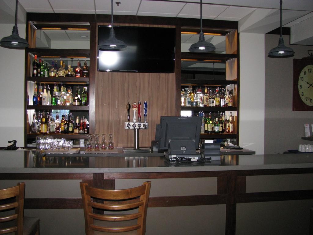 Billy Barker Casino Hotel Quesnel Esterno foto