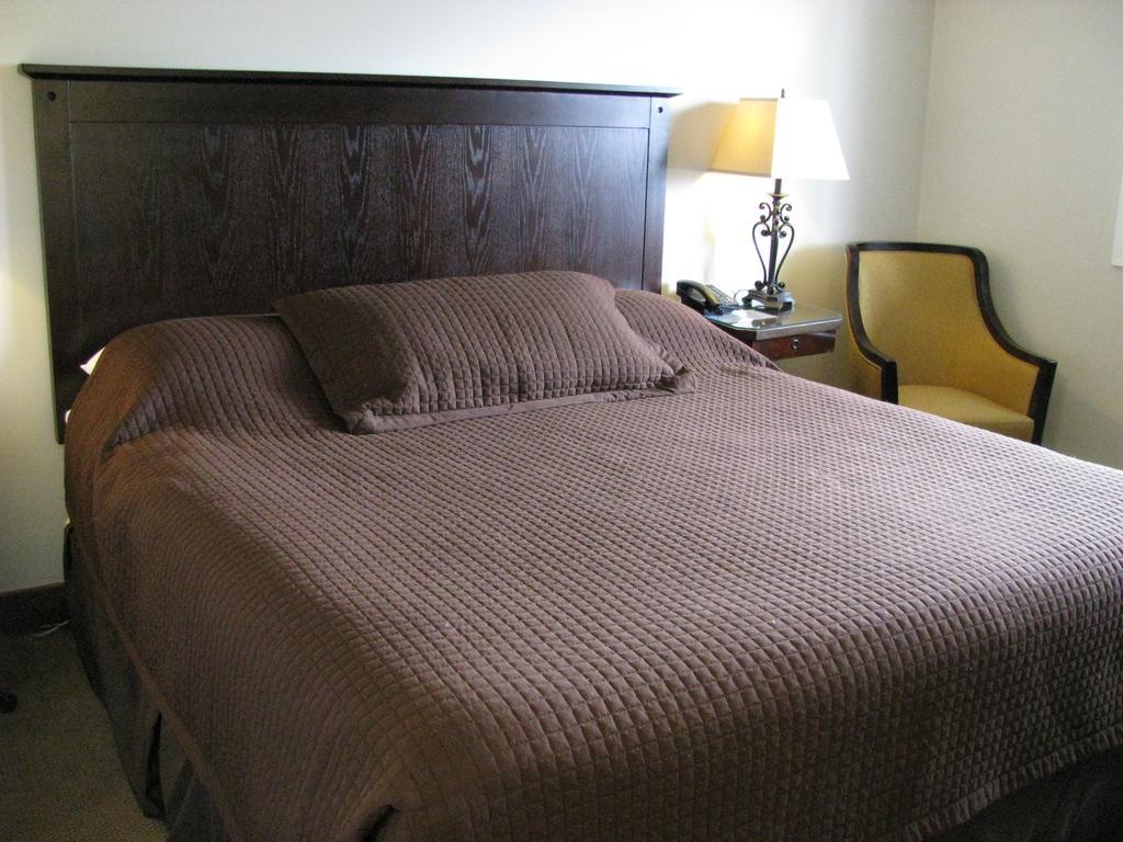 Billy Barker Casino Hotel Quesnel Esterno foto