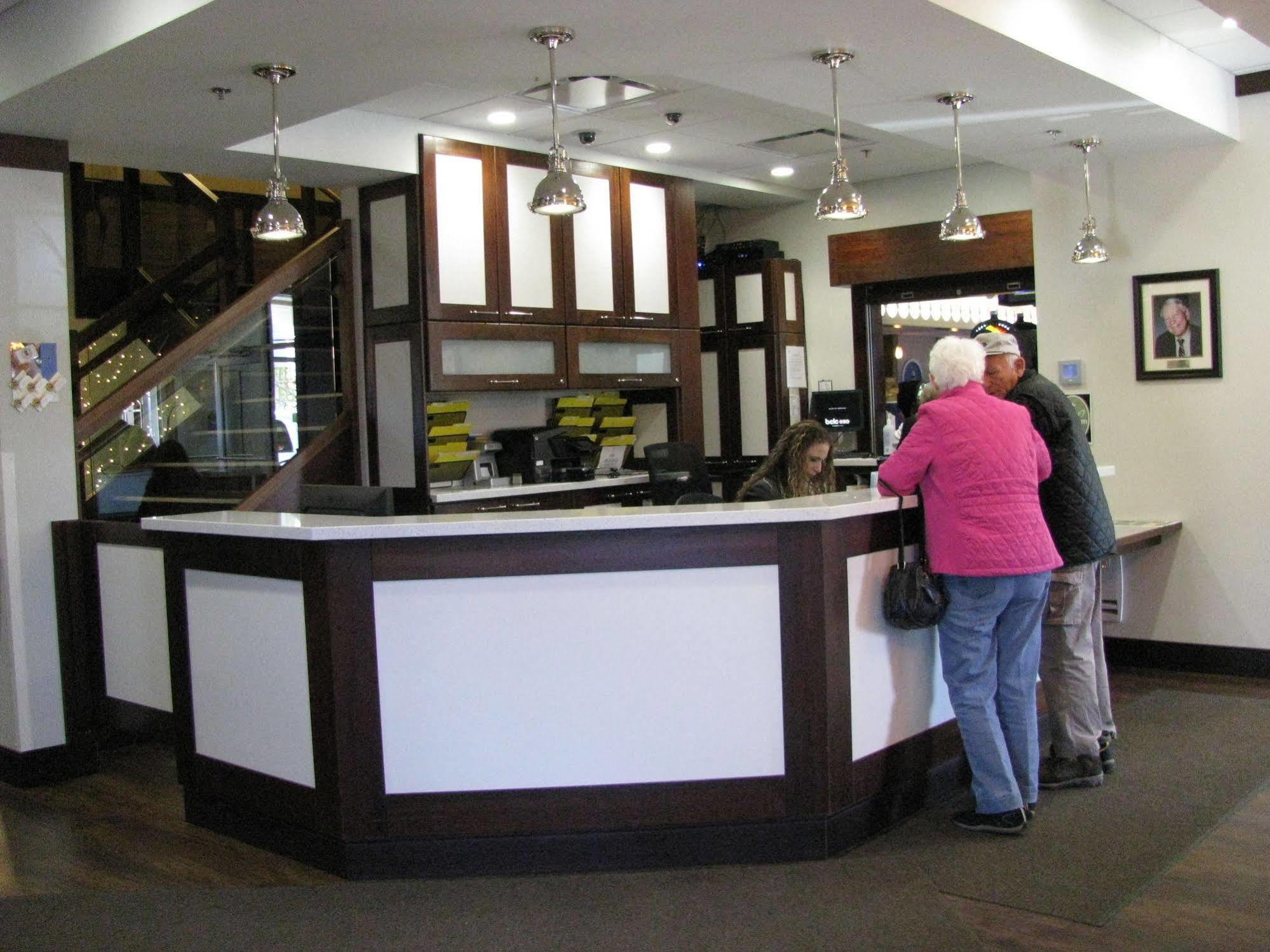 Billy Barker Casino Hotel Quesnel Esterno foto